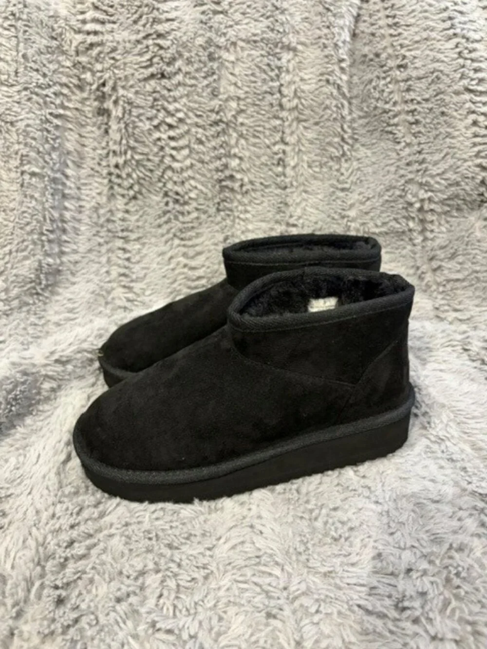 Girls Low Platform Black Teddy Boots - Size 3Y - NWOT!!